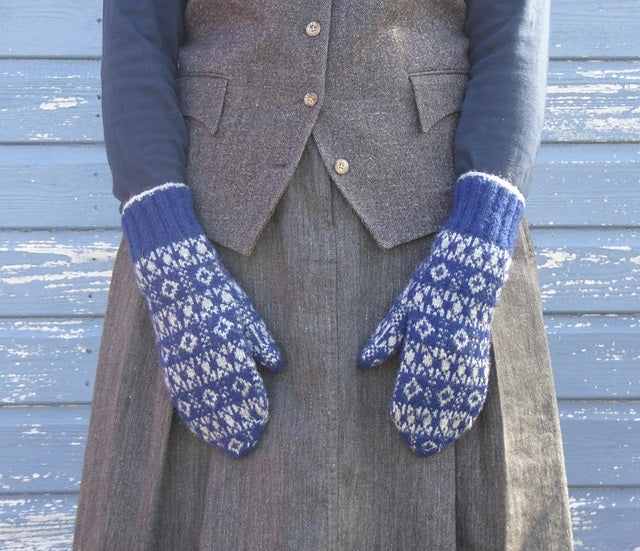 Wooden Flower Mittens Pattern